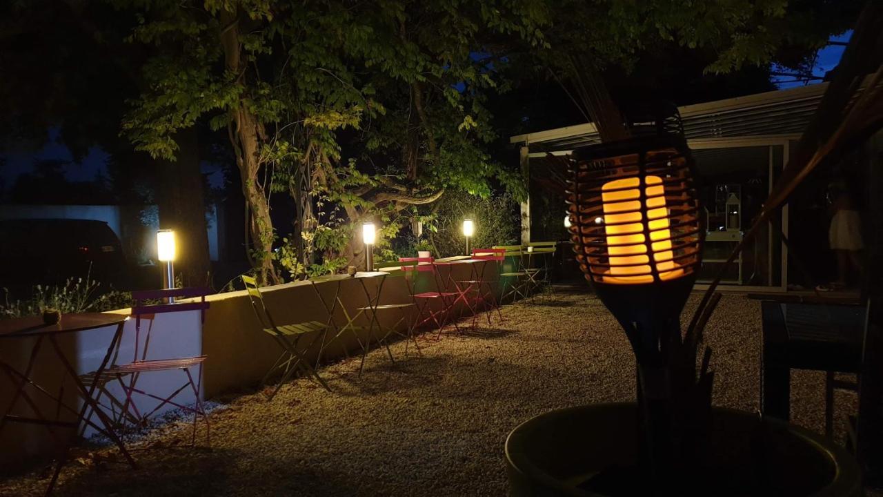 Bed and Breakfast La Bastide Des Arts Saumane-de-Vaucluse Exterior foto